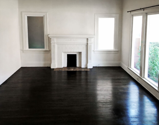 Foto del edificio - 6116 Fountain Ave