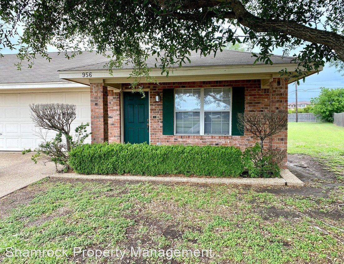 Foto principal - 2 br, 2 bath House - 956 Parkview Circle