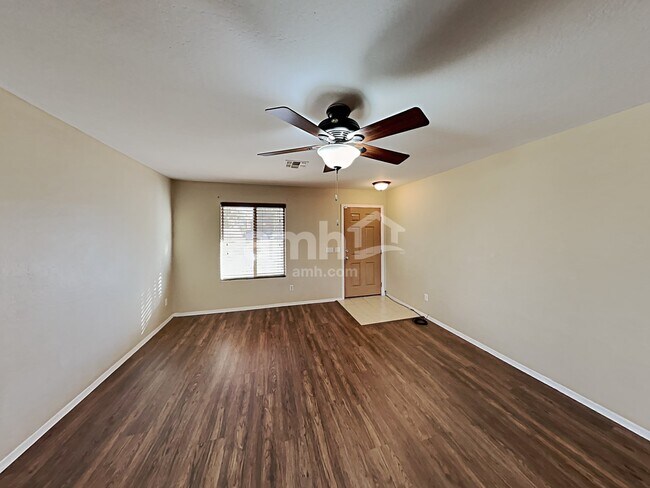 Building Photo - 2452 E Meadow Creek Way