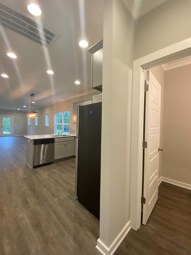 Building Photo - Home for Rent in Calera, AL!!! Available t...