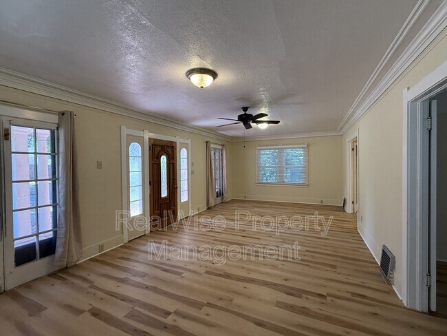 Building Photo - 1658 SE Cobb St