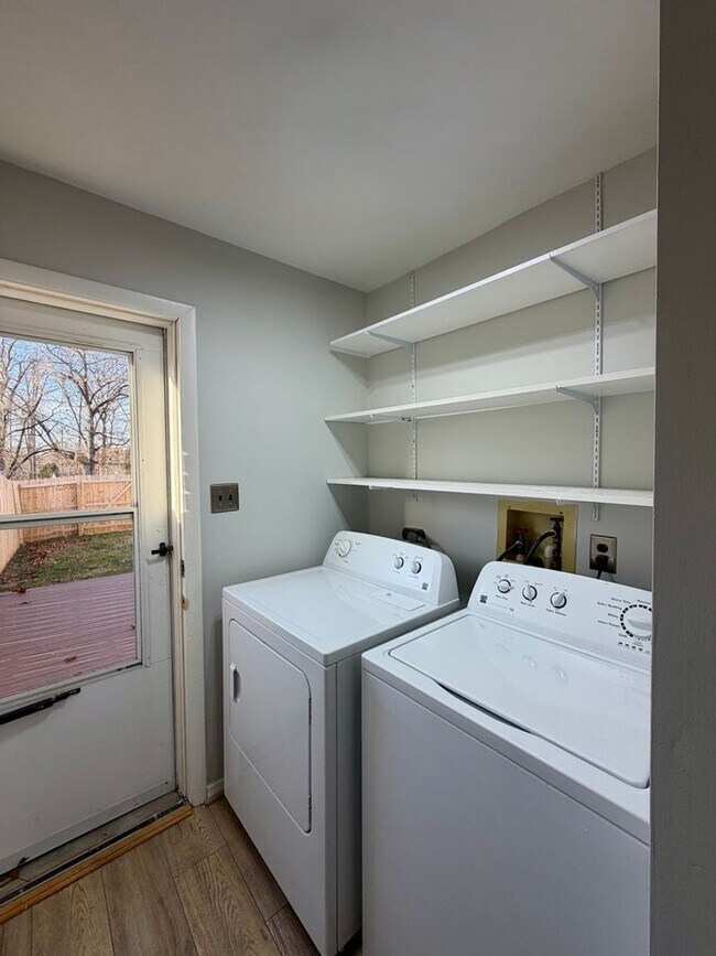 Foto del edificio - Coming Soon In Woodbridge!