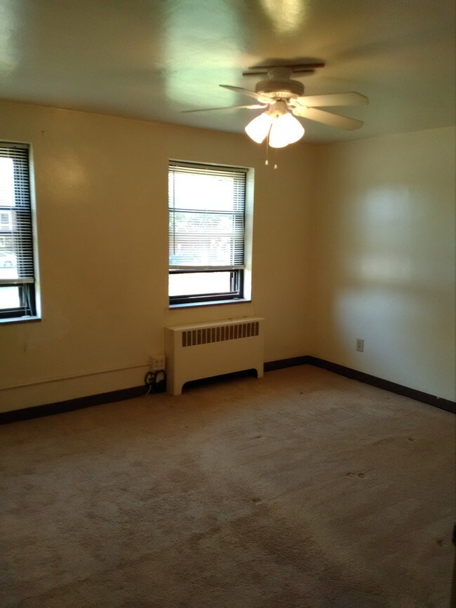 431 Hoodridge Dr, Castle Shannon, PA 15234 Townhome Rentals in Castle