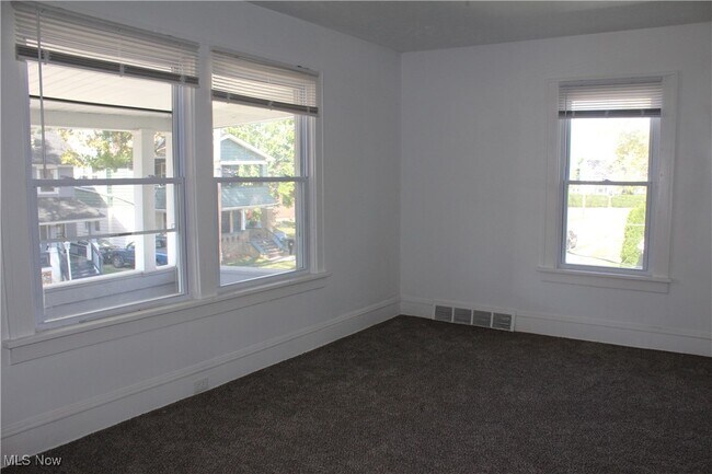 Building Photo - 397 E 148th St