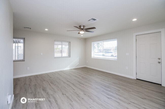 Building Photo - 410 N 97th St