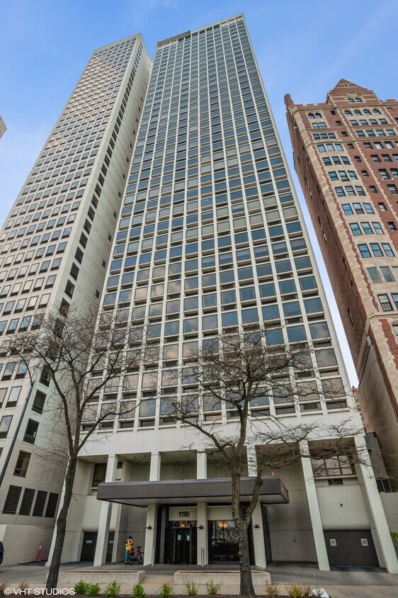 Primary Photo - 1110 N Lake Shore Dr