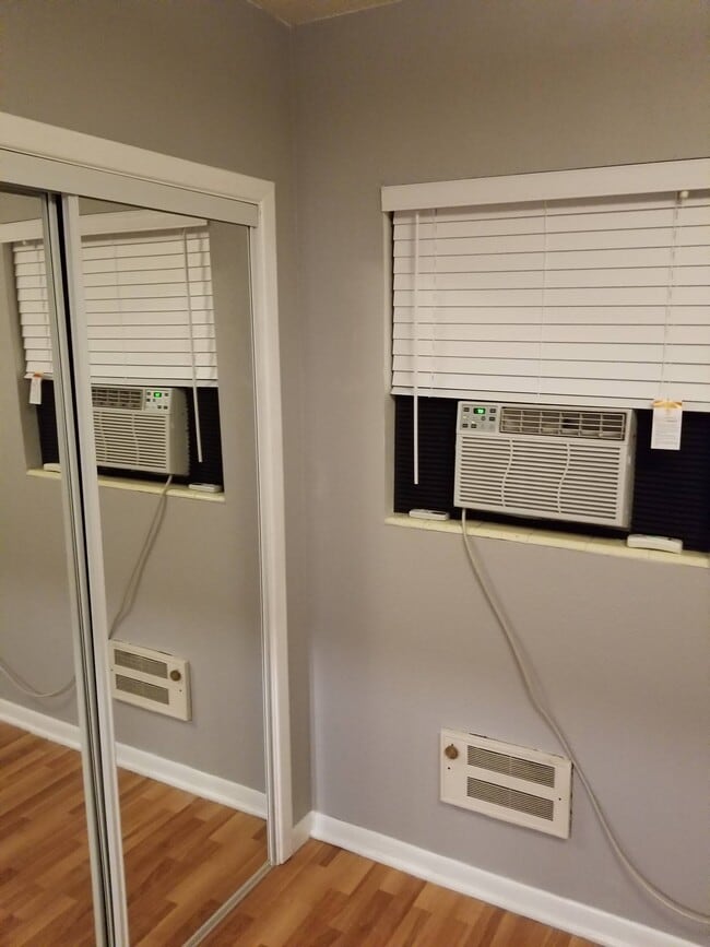 Bedroom - 308 E Yale St