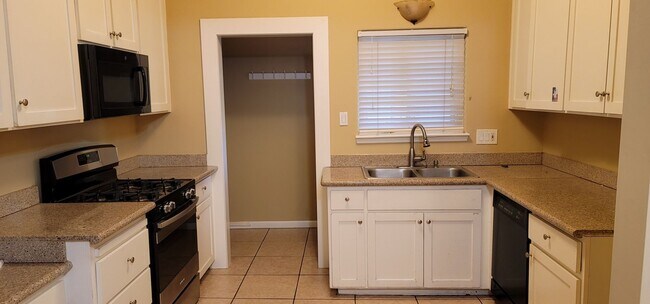 Foto del edificio - Cute House for Rent in Roseville!
