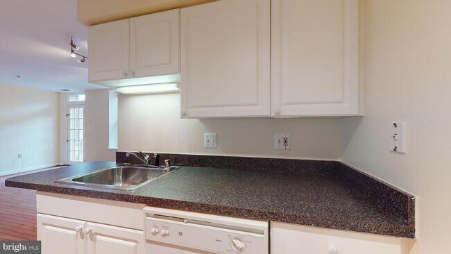 Building Photo - 1308 Clifton St NW