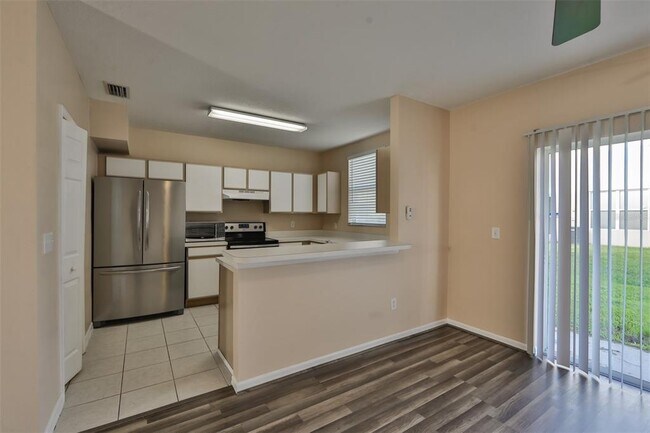Foto del edificio - 9805 Carlsdale Dr
