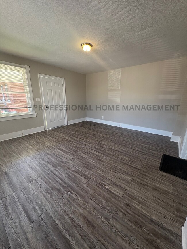 Foto del edificio - Chic Downtown Newton Studio – Corner Unit! Coming Soon!