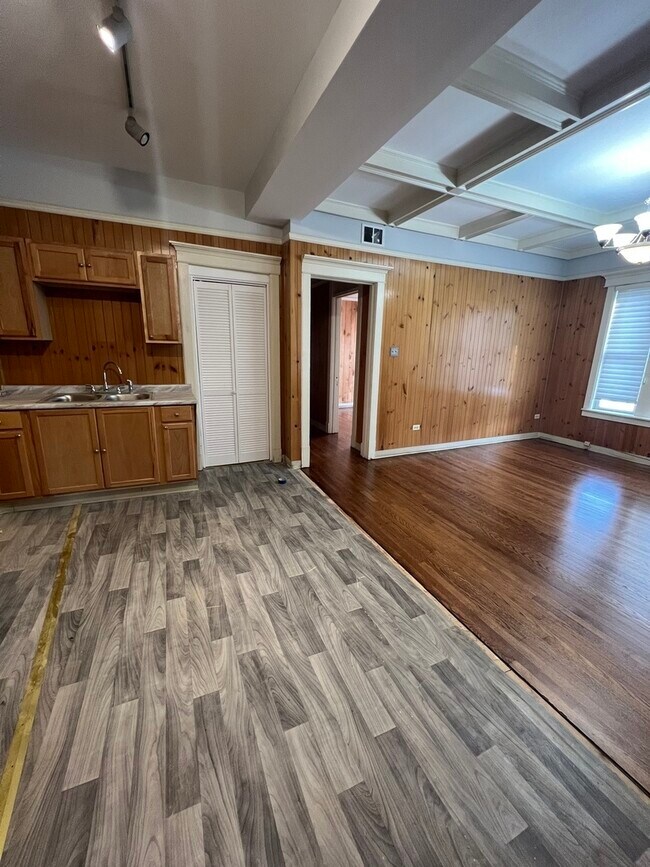 Foto del edificio - 3819 W Adams St