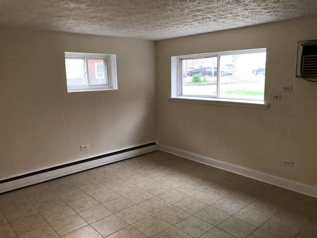 Building Photo - 3890 Ivanhoe Ct
