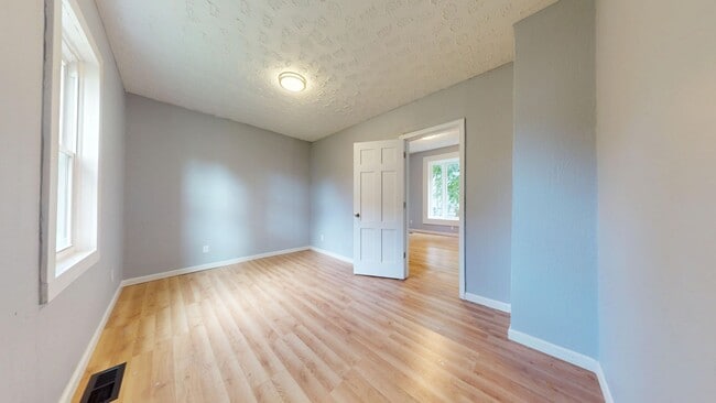 Foto del edificio - 131 Sturges Ave