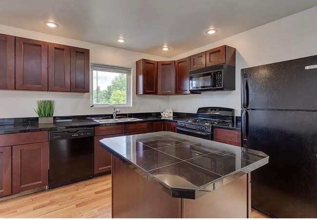 Building Photo - 2783 Hedgerow Ct