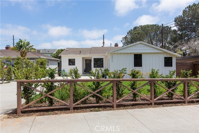 Primary Photo - 2372 Dewey St
