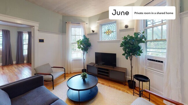 Foto del edificio - Room in Shared 4 bed/1 bath home in Dorchester Center