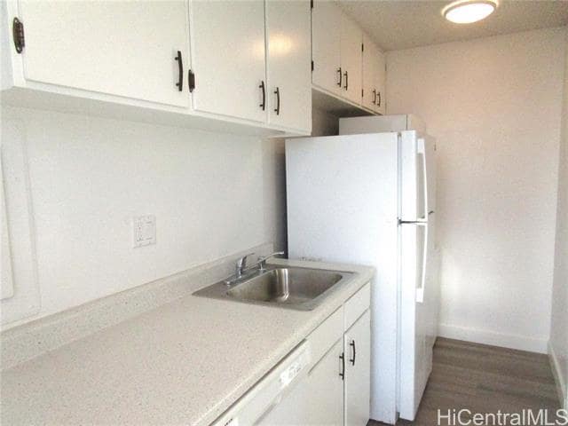 Building Photo - 1556 Piikoi St