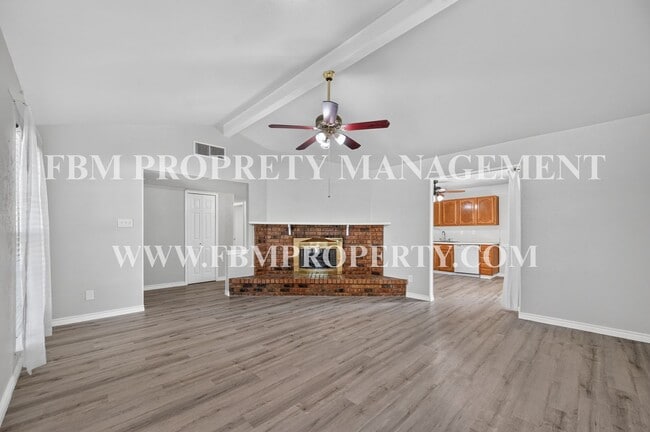 Building Photo - 407 Woodhurst Dr