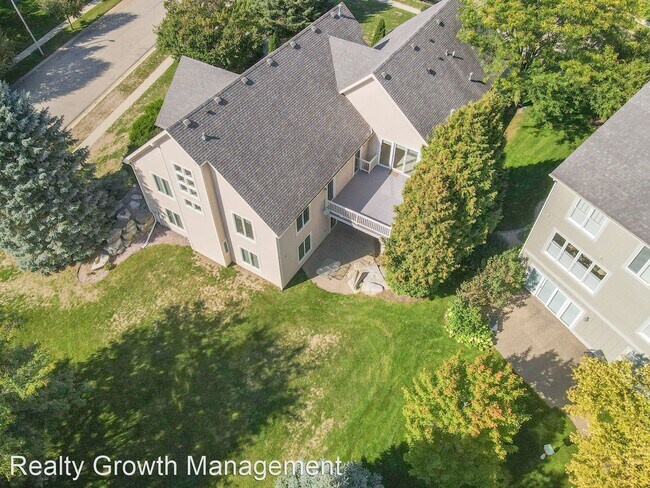Building Photo - 4 br, 3.5 bath House - 906 Fox Chase Rd SW