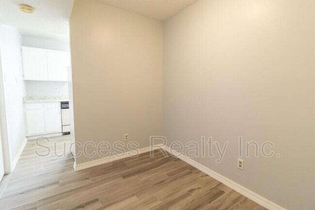 Foto del edificio - 4800 N Stanton St