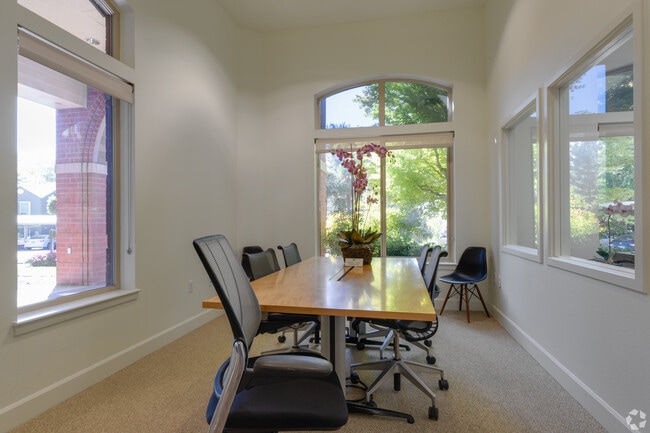 Building Photo - Wilsonville Summit Apartments