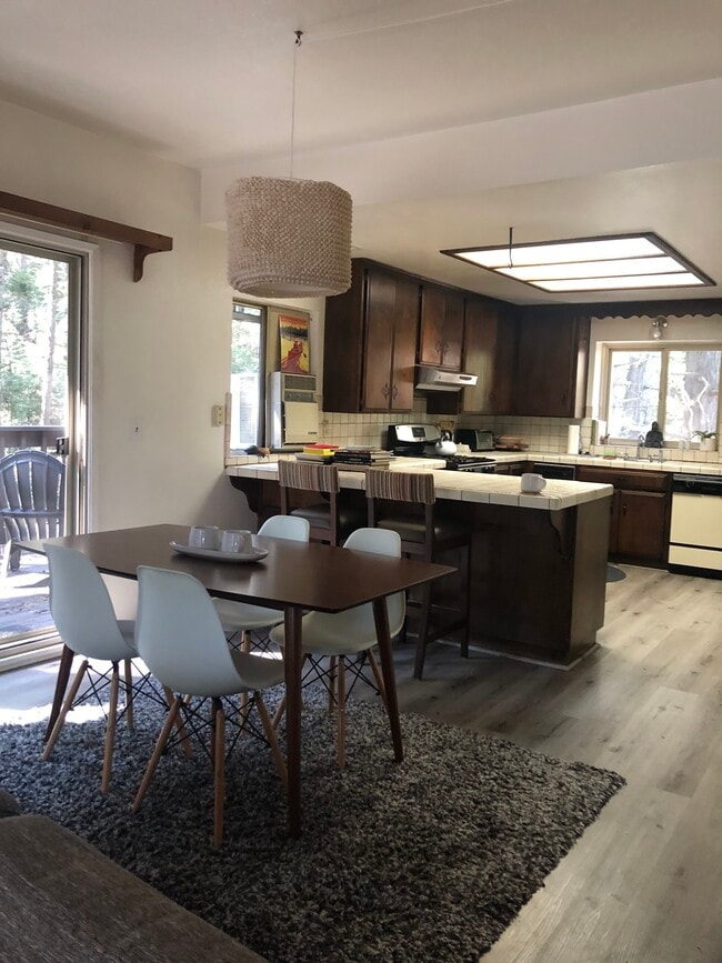 Foto del edificio - 24543 Albrun Dr