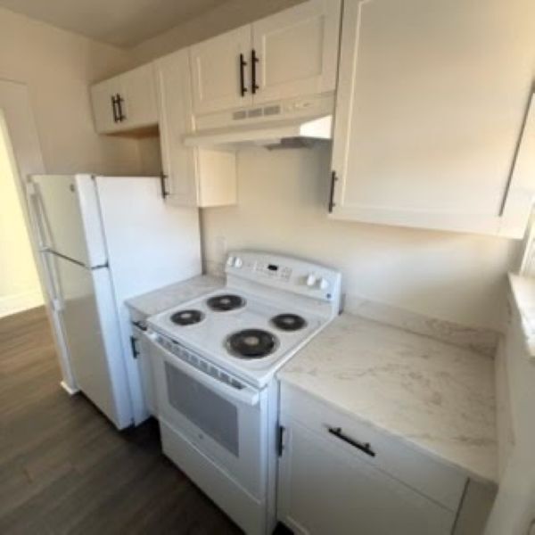 Building Photo - 600 N Hyde Park Ave