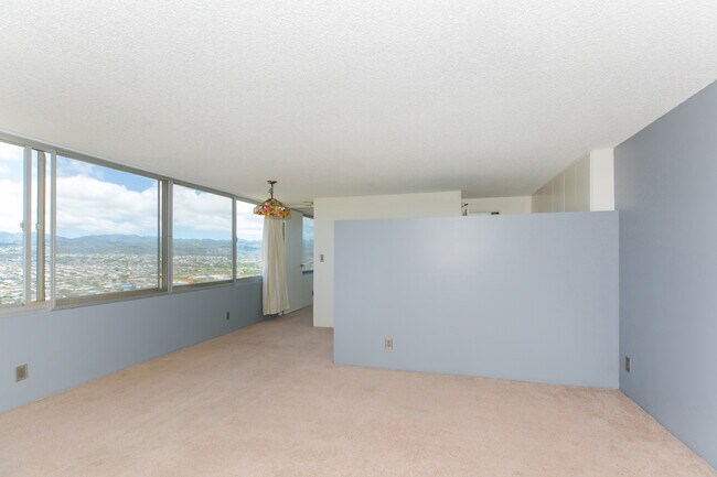 Building Photo - 1060 Kamehameha Hwy