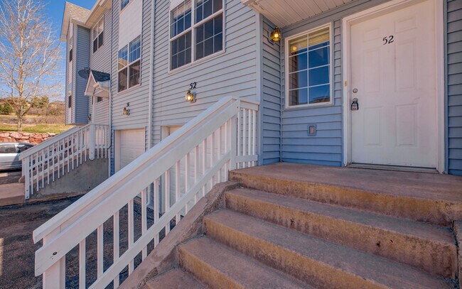 Building Photo - 52 Vale Cir