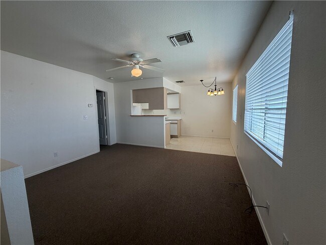 Building Photo - 331 Phyllis Dr