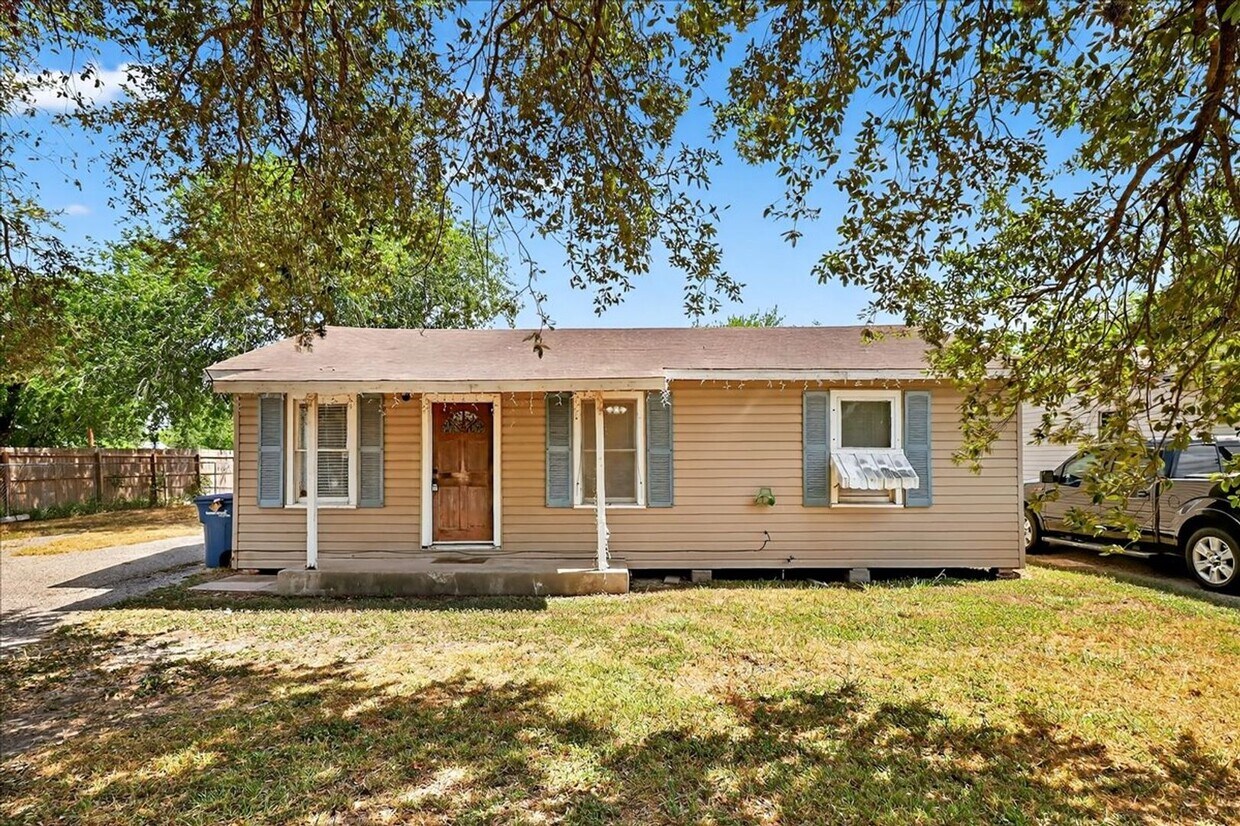 Foto principal - 11230 Blades- 3bed/1bath $1,195/month