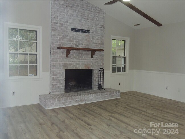 Building Photo - 8700 Houston Ridge Rd