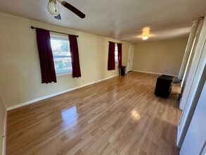 Building Photo - 102 Mainhart Dr