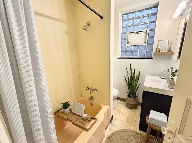 Foto del edificio - 703 Brookline Blvd