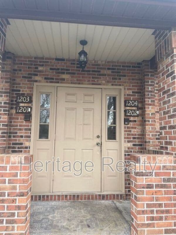 Photo - 810 Highland Dr House