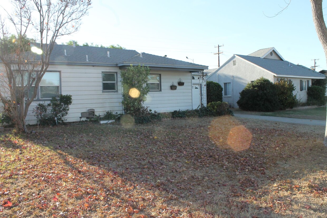 Primary Photo - Great Family Home On Tree Lined Street In ...