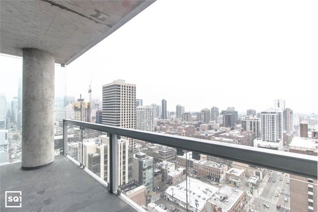 Building Photo - 730 N LaSalle Dr