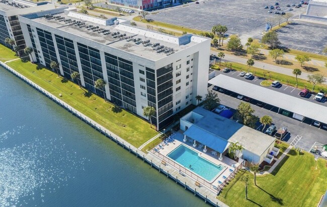 Seventh floor - 200 S Sykes Creek Pky