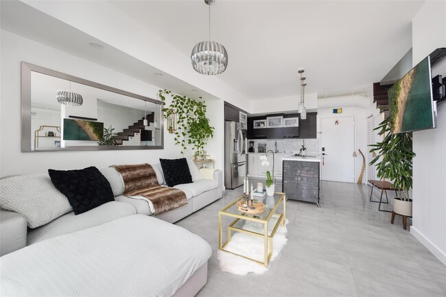 Building Photo - 690 SW 1st Ct