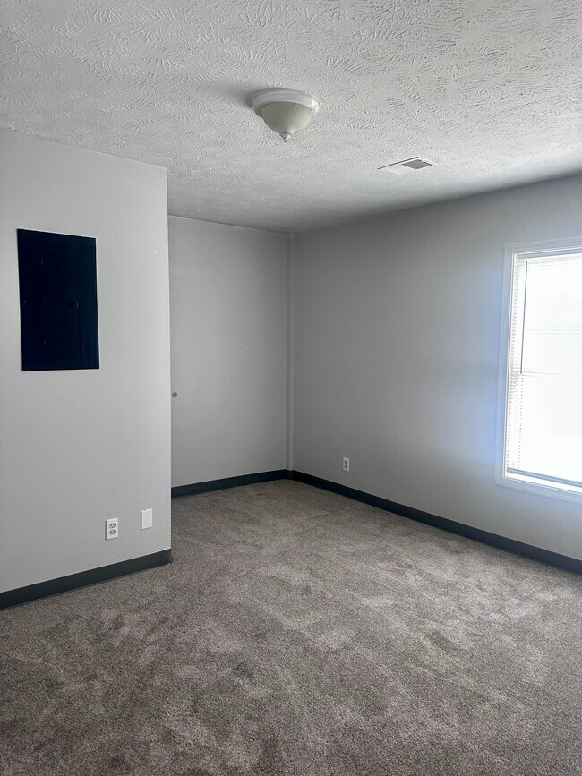 Foto del edificio - 930 Shelby Pkwy