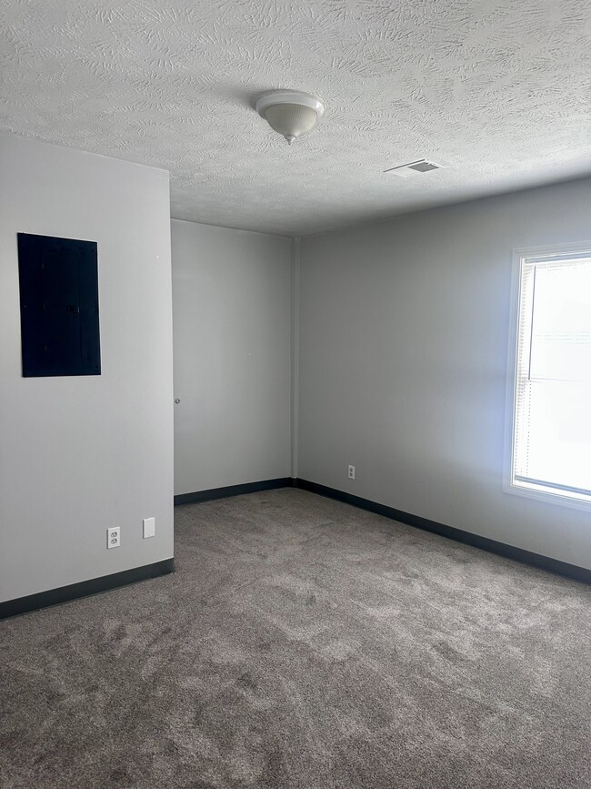 Building Photo - 930 Shelby Pkwy