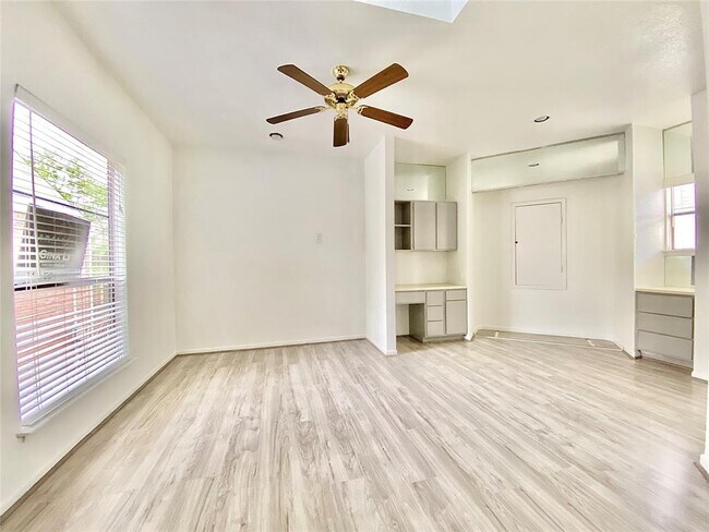 Foto del edificio - 7901 Cambridge St