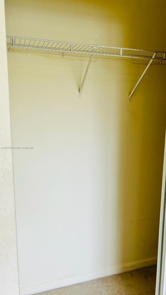 Building Photo - 2634 Riverside Dr