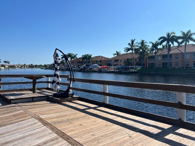 Photo - Hideaway Waterfront Hotel Apartment