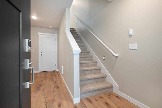 Foto del edificio - NEW CONSTRUCTION – Stylish 4-Bedroom Townh...