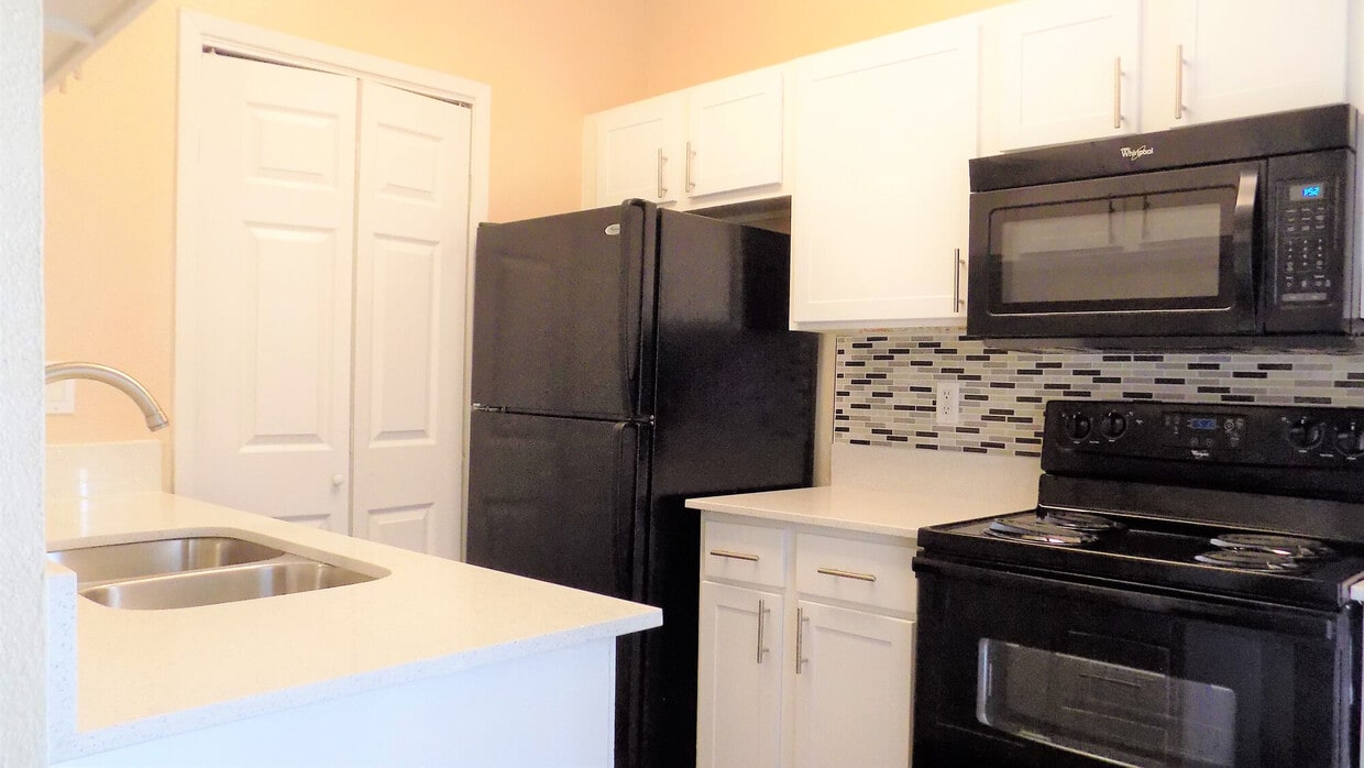 Primary Photo - Hidden Ridge Apartments