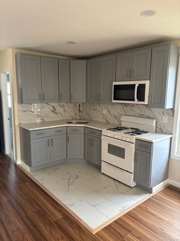 Foto principal - 219 Newfield Ave