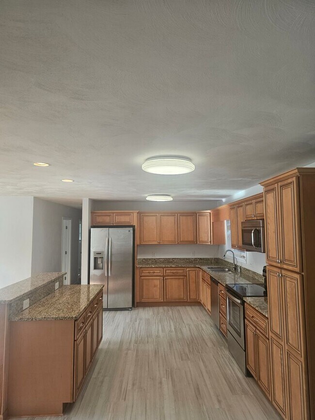 Building Photo - 1068 Sharon Dr