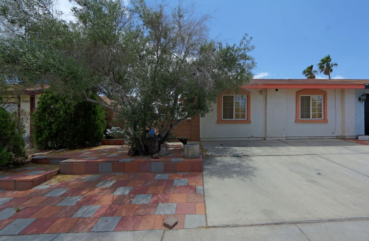 Primary Photo - Fabulous Home!